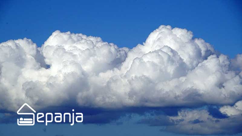 ابرهای کومولوس در وضعیت آب و هوایی در سفر