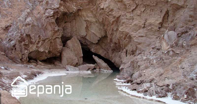 غار نمکدان در جزیره قشم