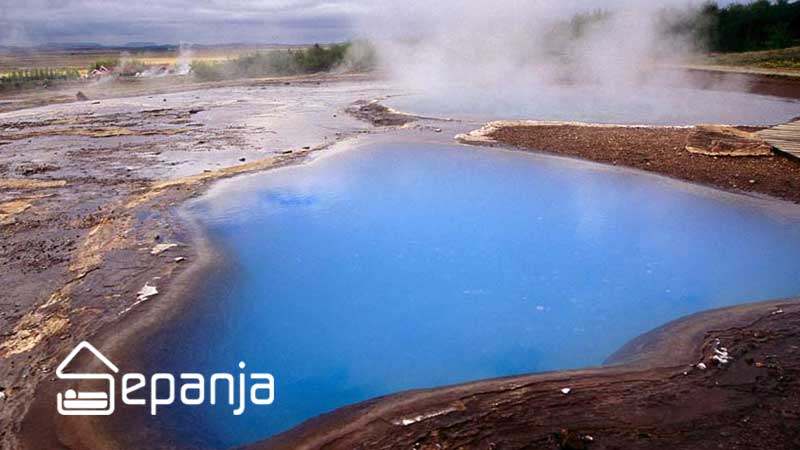 چشمه آبگرم از جاهای دیدنی زیارت