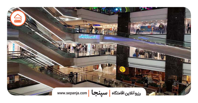 نمایی از داخل مرکز خرید پالادیوم در تهران