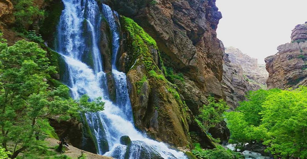 آبشار آب سفید