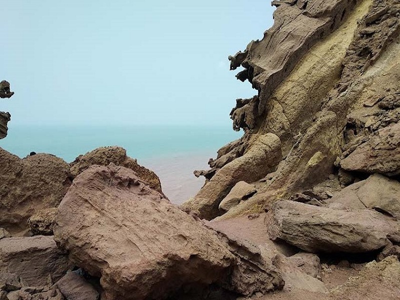 سفر به جزیره هرمز — راهنمای کامل بازدید | سپنجا 8 دره مجسمه ها
