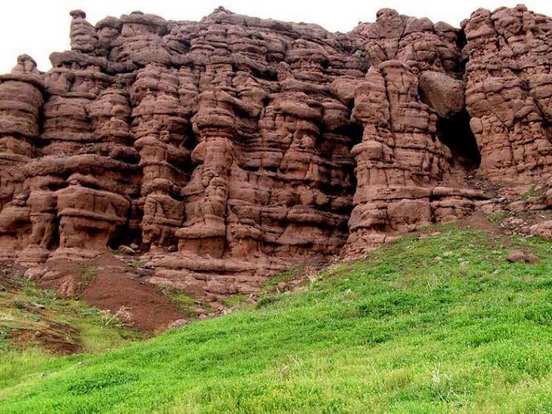 راهنمای سفر به نیشابور 9 دره هفت غار