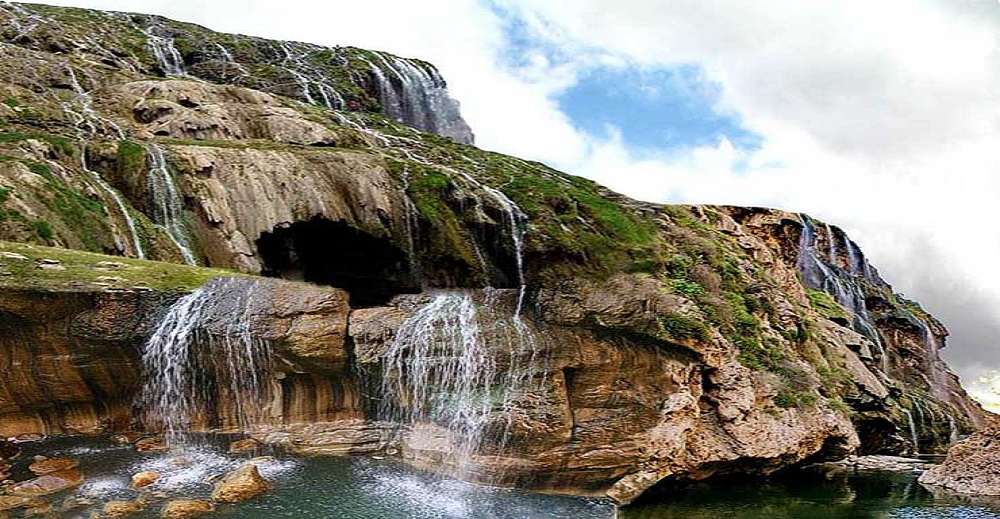 آبشار کمر دوغ