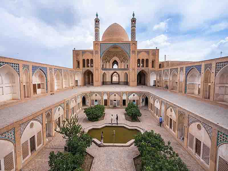مسجد آقا بزرگ کاشان از معروف ترین مساجد ایران