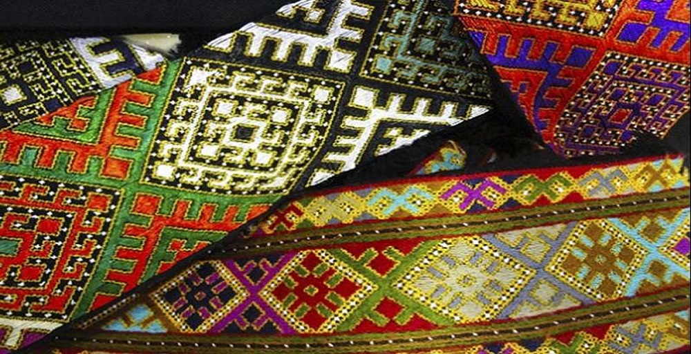 نقوش کیهانی در لباس بلوچی