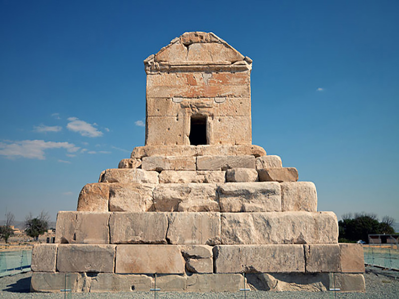 معماری آرامگاه کوروش