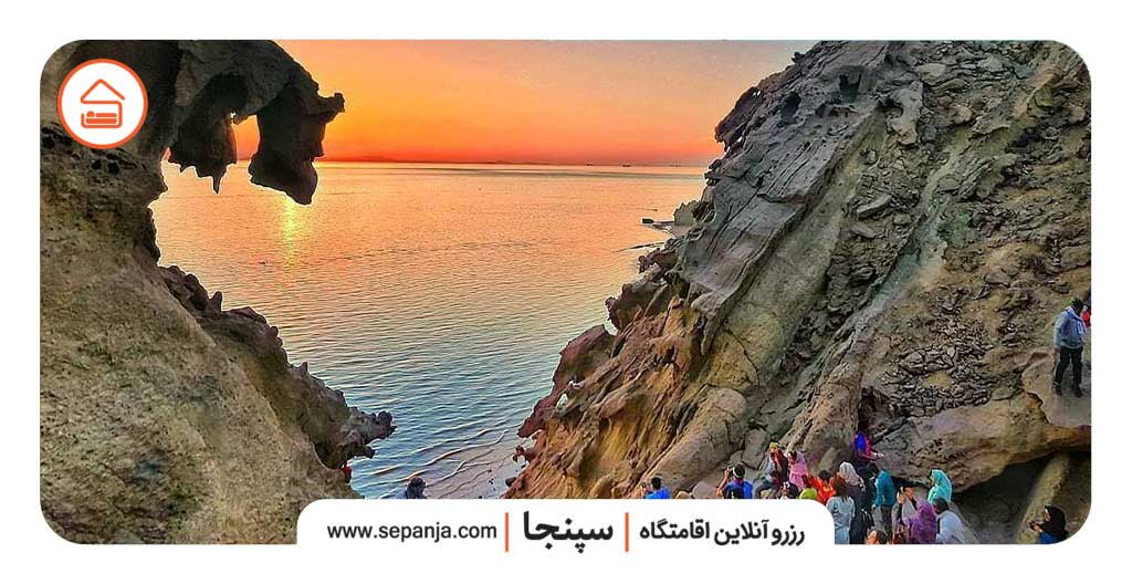 طبیعتگردی در جزیره هرمز؛ راهنمای سفر و رزرو اقامتگاه | سپنجا 8 دره مجسمه ها