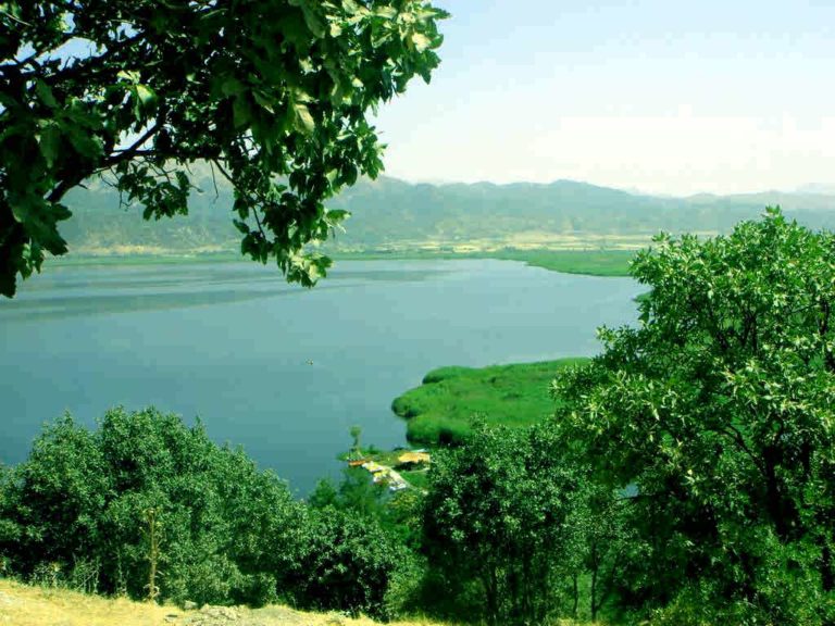 Lake-Zarivar
