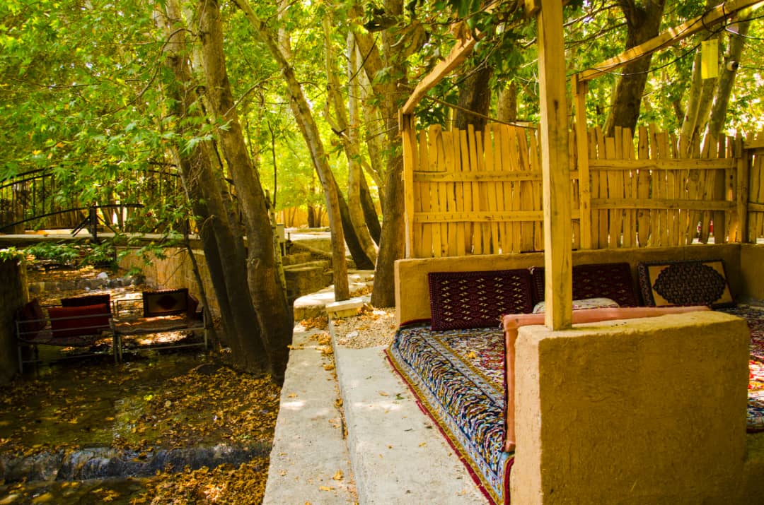 بوم گردی اجاره کلبه باغ سنتی در پسکوهک شیراز