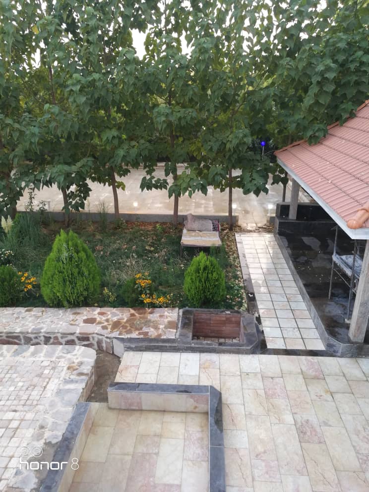 Village اجاره باغ با استخرسر پوشیده آبگرم در پردیس صدرا
