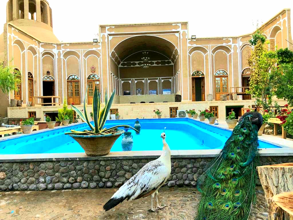 townee اجاره اقامتگاه سنتی در مهریز یزد | اتاق 3تخته همکف