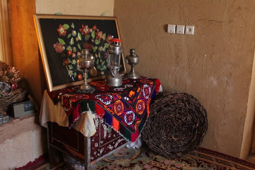 بومگردی اجاره اتاق سنتی در (درب قلعه )استهبان  