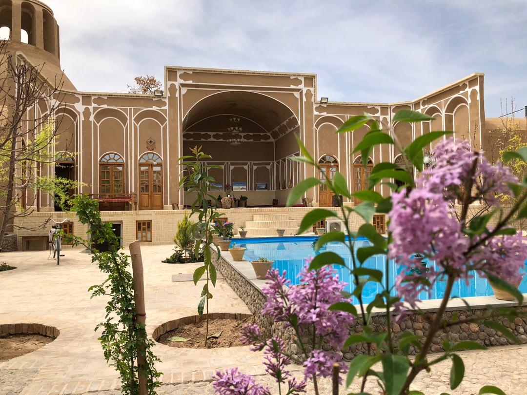 Eco-tourism اجاره اقامتگاه بوم گردی سنتی در مهریز یزد  | اتاق 3تخته 