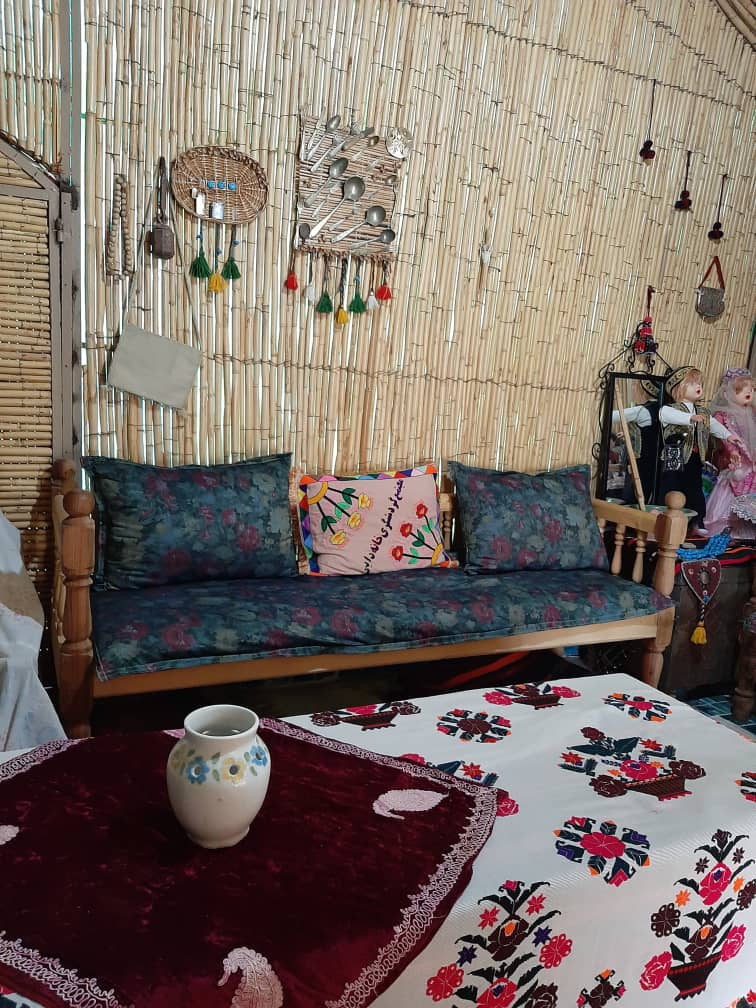Eco-tourism اجاره اتاق سنتی در استهبان درب قلعه _ نی زار