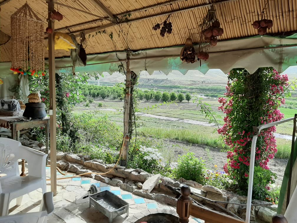 بوم گردی اجاره اتاق سنتی در استهبان درب قلعه _ نی زار