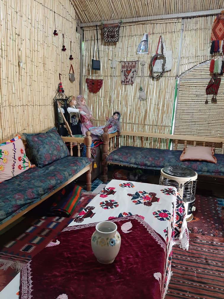 Eco-tourism اجاره اتاق سنتی در استهبان درب قلعه _ نی زار