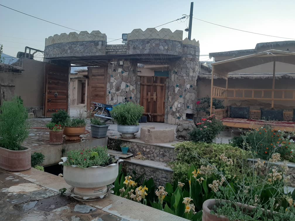 بوم گردی اجاره خانه سنتی در استهبان درب قلعه _ 3