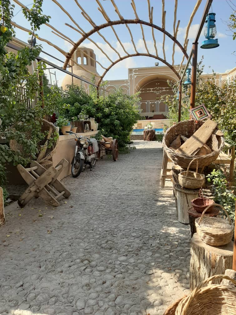 Eco-tourism اجاره بوم گردی سنتی در مهریز یزد | اتاق سه تخته