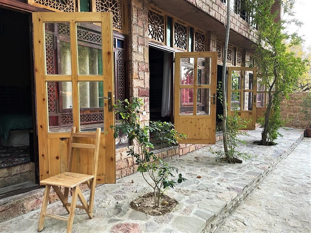 Village اجاره اتاق در قلات شیراز