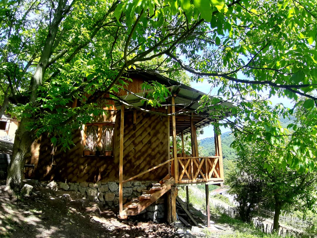 جنگلی کلبه چوبی جنگلی در اساس سوادکوه