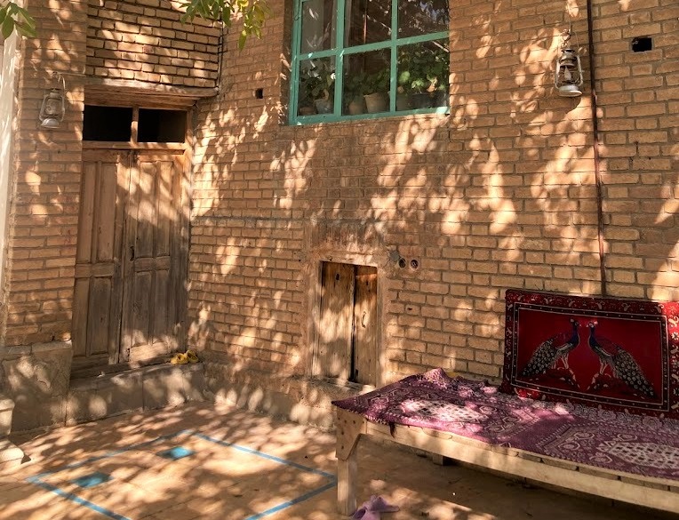 Eco-tourism اجاره اتاق سنتی در بویین میان دشت اصفهان