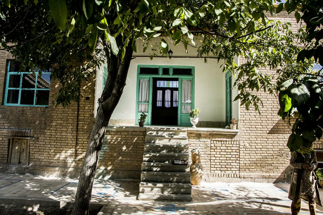 Eco-tourism اجاره اقامتگاه بومگردی در بویین میان دشت اصفهان