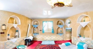 اتاق سنتی در برزک کاشان  - گل سرخ 