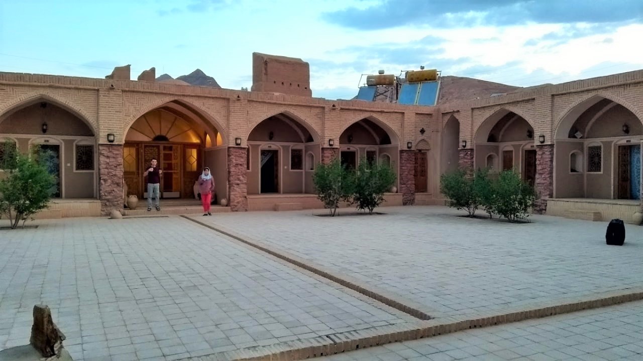 کویری اجاره کاروانسرا کویری در انارک اصفهان - 1