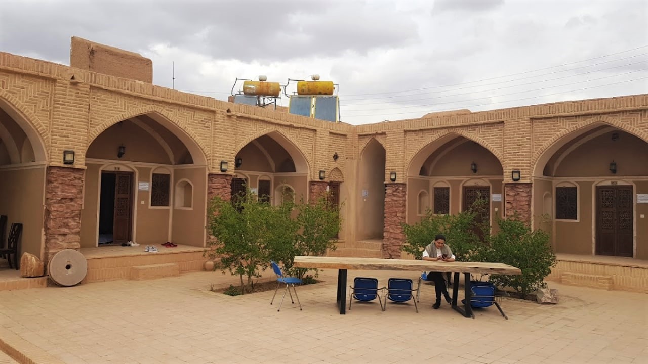 Desert اجاره اقامتگاه سنتی در انارک اصفهان - 10