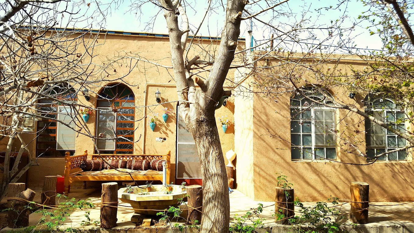 townee اجاره منزل ویلایی در منتظری مهریز - یزد