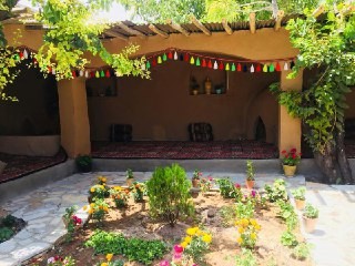 Eco-tourism اجاره اقامتگاه بومگردی در ده چشمه فارسان 