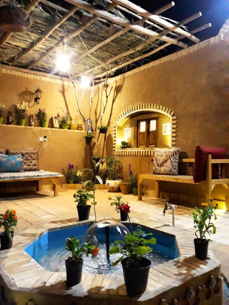 شهری اجاره خانه سنتی در میبد یزد - اتاق لب خندق2