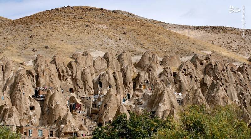 روستایی اجاره اقامتگاه بومگردی صخره ای در کندوان تبریز